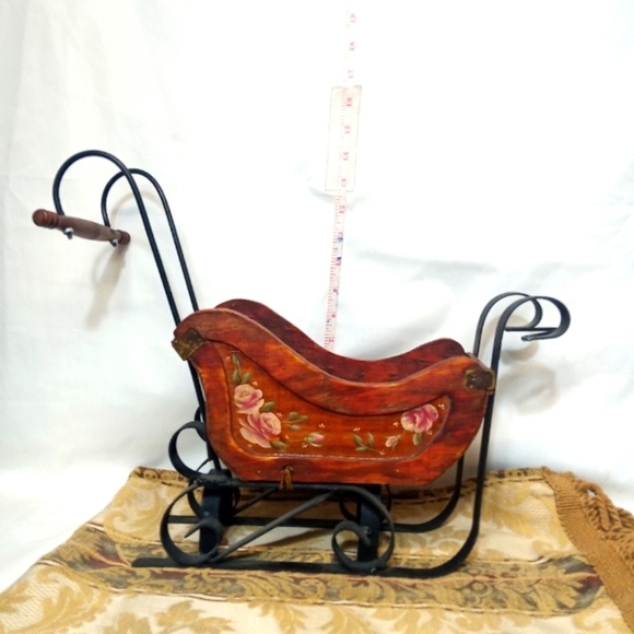 VINTAGE miniature sled with signed painting on the sides. - Picture 4 of 11